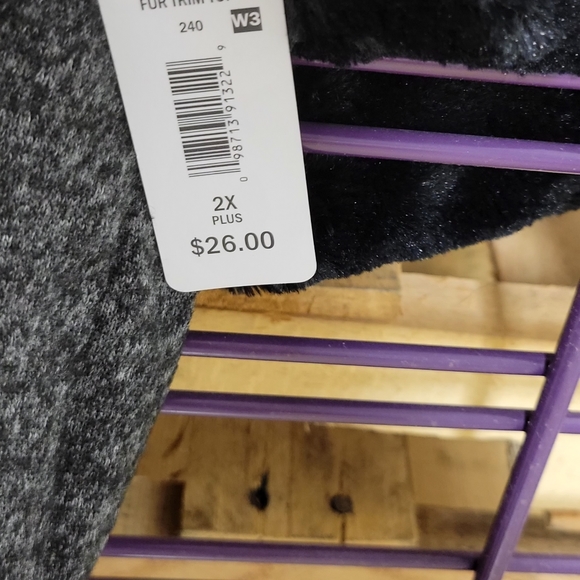 Top - Picture 4 of 4